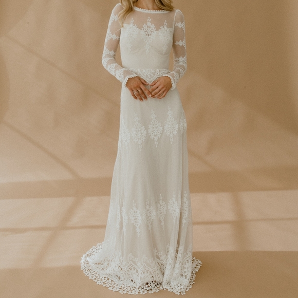 Dreamers and Lovers Lisa Lace Wedding Dress - Picture 3 of 9